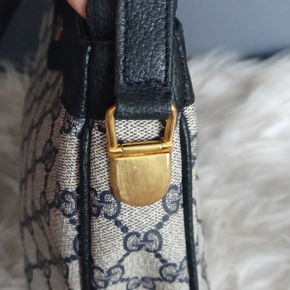 Vintage Gucci Signature Crossbody - Picture 7 of 16
